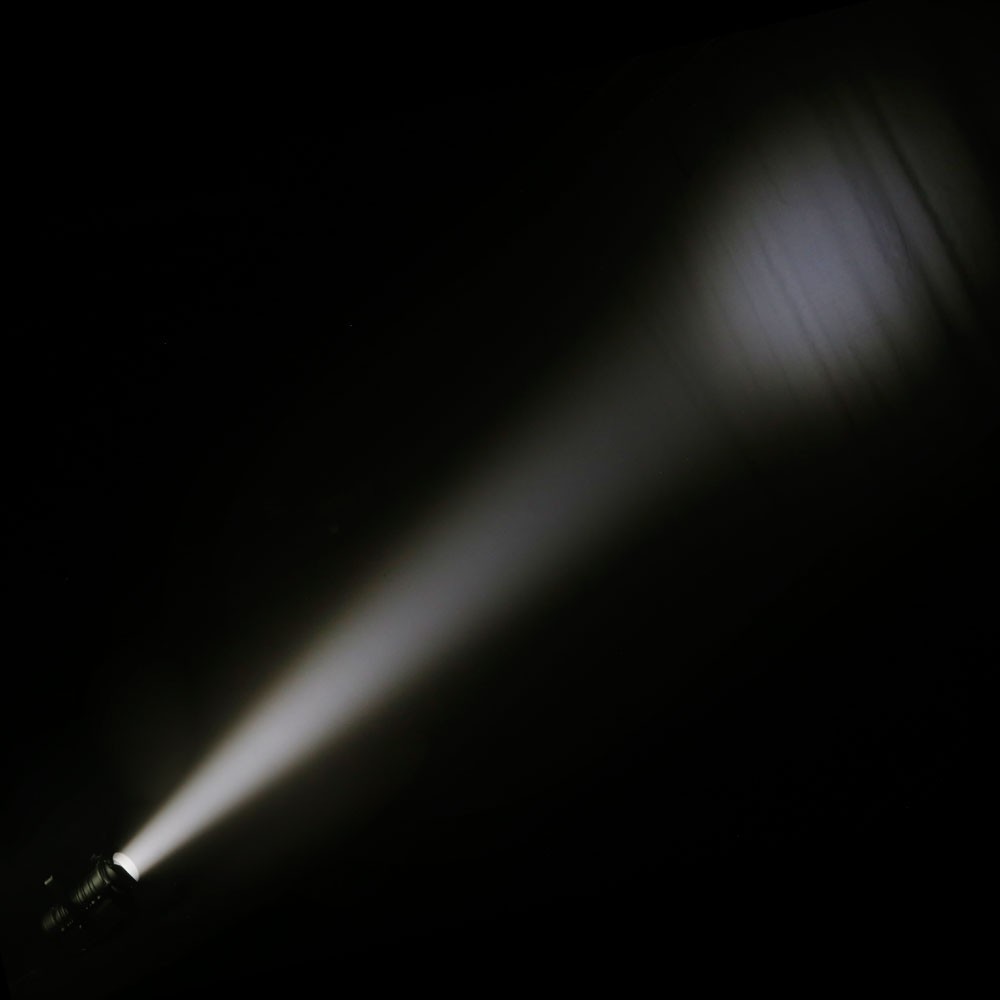 Cameo TS 60 W RGBW Theater-Spot mit Plankonvexlinse