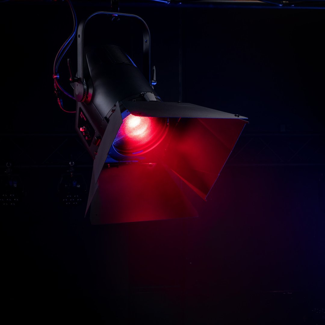 Cameo F4 FC Hochleistungs-RGBW-LED Fresnel-Spotlight