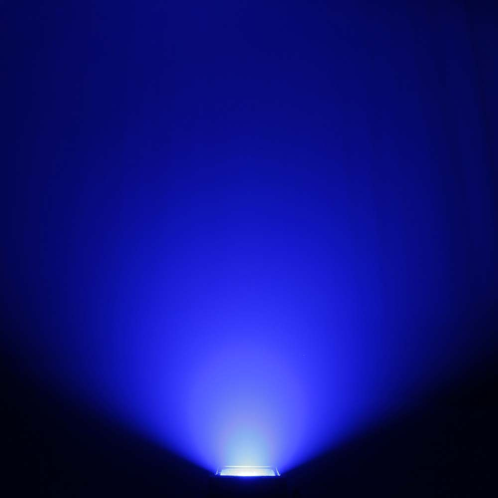 Cameo FLAT PRO FLOOD IP65 TRI Outdoor Fluter mit 60W Tri-Color COB-LED in Schwarzem Gehäuse