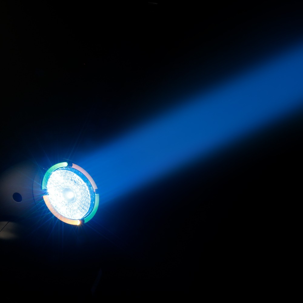 Cameo MOVO BEAM Z100 Beam Moving Head mit LED-Ring